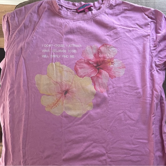 Edikted “I Don’t Chase, I Attract” Pink Graphic Tee - Picture 3 of 3